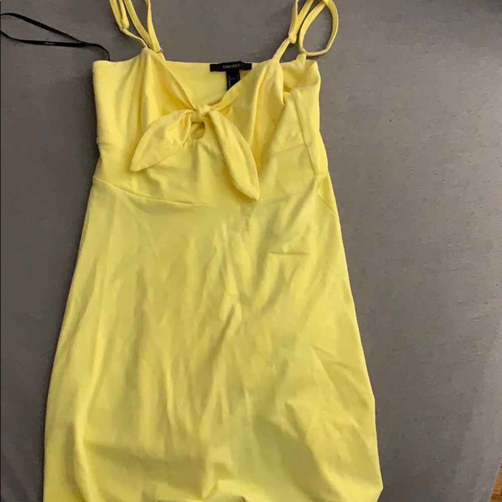 Yellow dress with bow in front